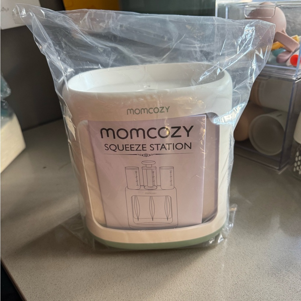 Momcozy Squeeze Station - White